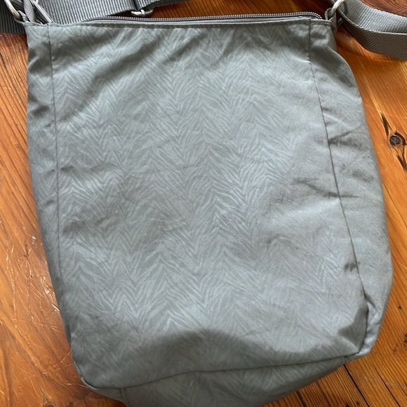 Baggallini Nylon Grey Crossbody Adjustable Bag - Picture 3 of 14